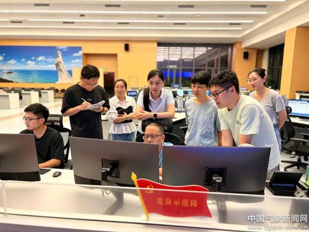 张盈盈 摄影福建省气象局开展递进式服务,从8月3日起密切跟踪"白海豚"